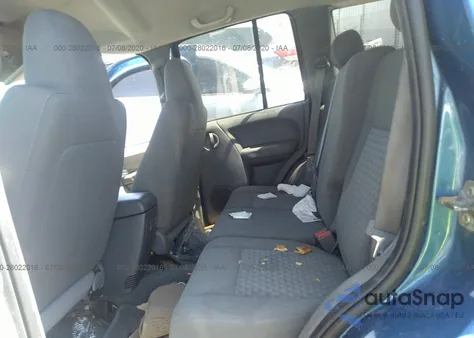 2005 Jeep Liberty Sport z USA, uszkodzony, nr VIN 1J4GL48K05W679446